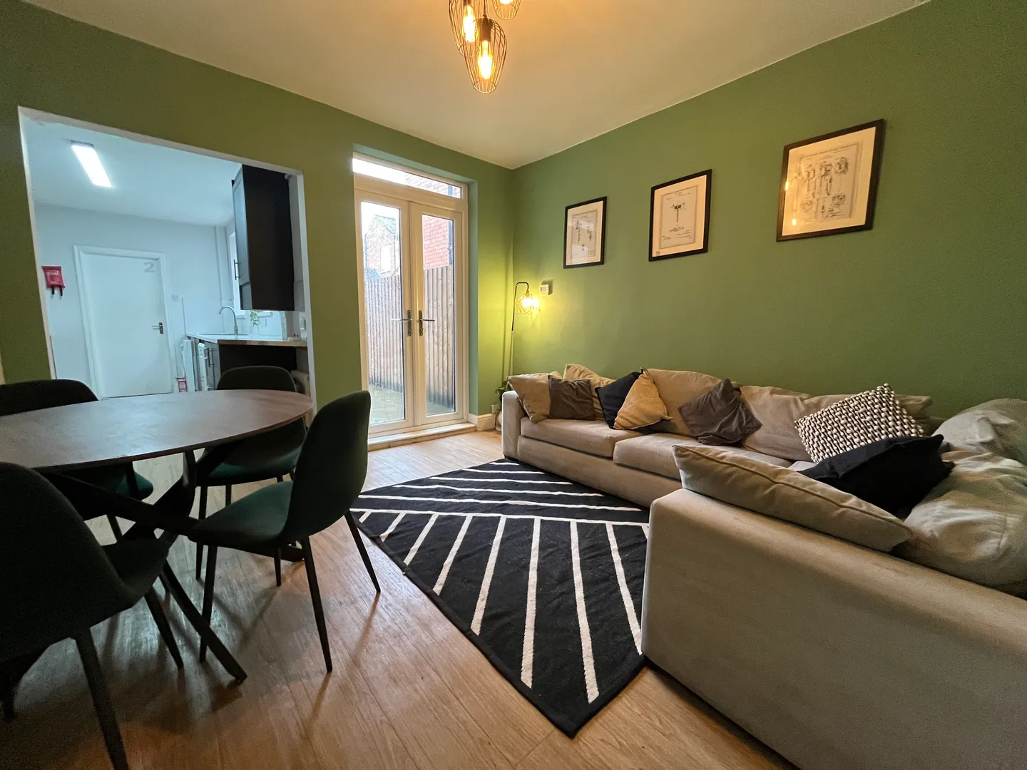 Modern 6 Bed + 2.5 Bath Student House // Available now - Image 1